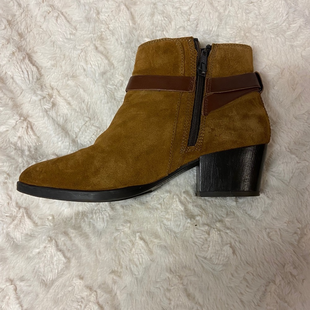 Clarks 6.5 2” heel boots /suede leather